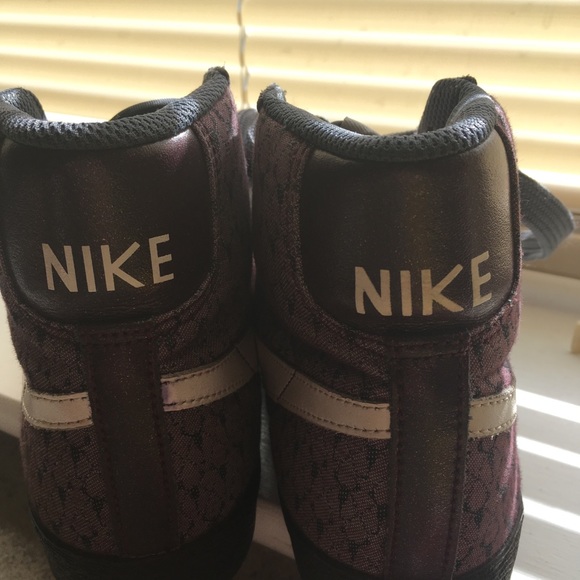 Vintage-looking Nike shoes!!! - Picture 2 of 6